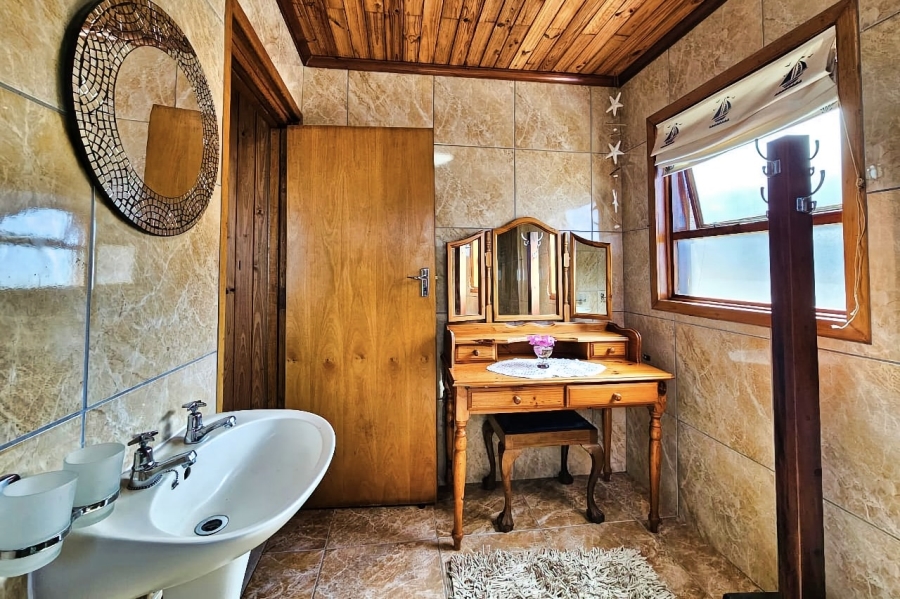 4 Bedroom Property for Sale in Herolds Bay Western Cape